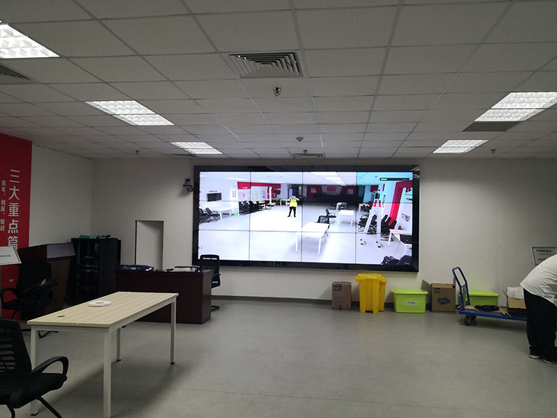 重庆某科技公司安装视频会议摄像头